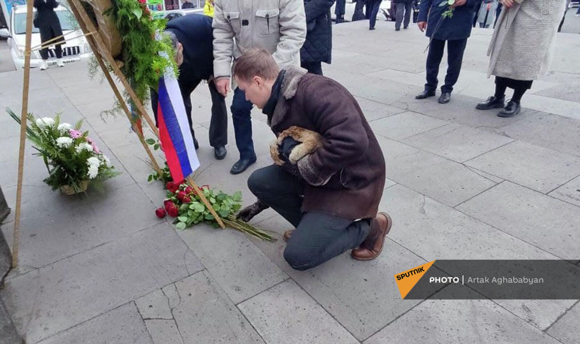 Возложение цветов к памятнику Грибоедова (10 февраля 2022). Еревaн Возложение цветов к памятнику Грибоедова (10 февраля 2022). Еревaн - Sputnik Արմենիա, 1920, 10.02.2022