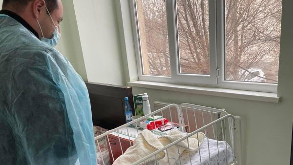 В роддоме Абовяна родился брат героя Карабахской войны Арама Багдасаряна - Артур - Sputnik Армения