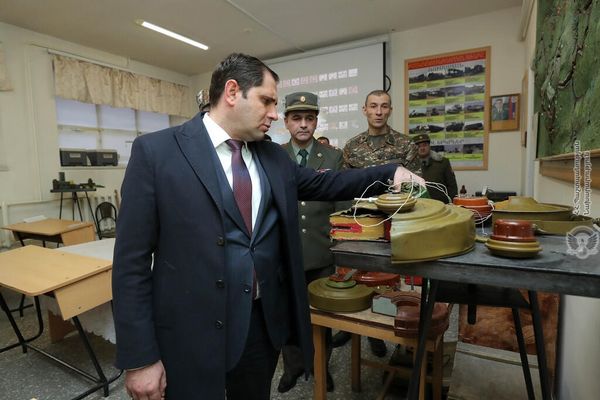 ՀՀ պաշտպանության նախարար Սուրեն Պապիկյանն այցելել է Վ. Սարգսյանի անվան ռազմական համալսարան (10 փետրվարի, 2022թ). Երևան - Sputnik Արմենիա