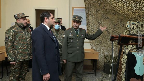 ՀՀ պաշտպանության նախարար Սուրեն Պապիկյանն այցելել է Վ. Սարգսյանի անվան ռազմական համալսարան (10 փետրվարի, 2022թ). Երևան - Sputnik Արմենիա
