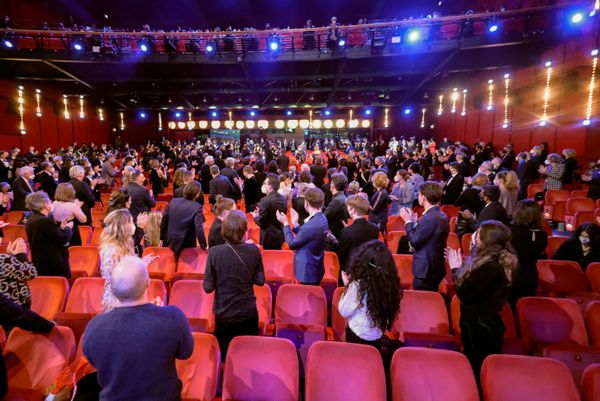 Медицинские работники во время церемонии открытия кинофестиваля - Sputnik Армения