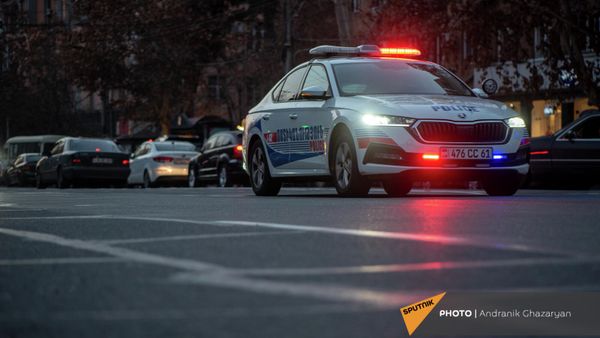 Автомобиль патрульной службы полиции на проспекте Маштоца - Sputnik Армения
