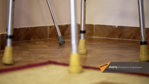 Երջանիկ Ստեփանյանի հենակի ոտքերը - Sputnik Արմենիա