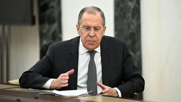 Министр иностранных дел РФ Сергей Лавров во время встречи с президентом РФ Владимиром Путиным в Кремле (14 февраля 2022). Москва - Sputnik Армения