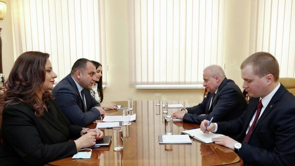 Председатель Конституционного Суда Арман Диланян принял Чрезвычайного и Полномочного Посла РФ в Армении
Сергея Копыркина (14 февраля 2022). Еревaн - Sputnik Армения