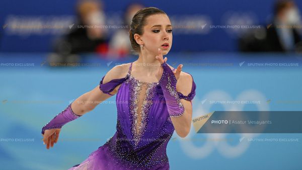 Камила Валиева (Россия) во время короткой программы женского одиночного катания по фигурному катанию на XXIV зимних Олимпийских играх (15 февраля 2022). Пекин - Sputnik Армения