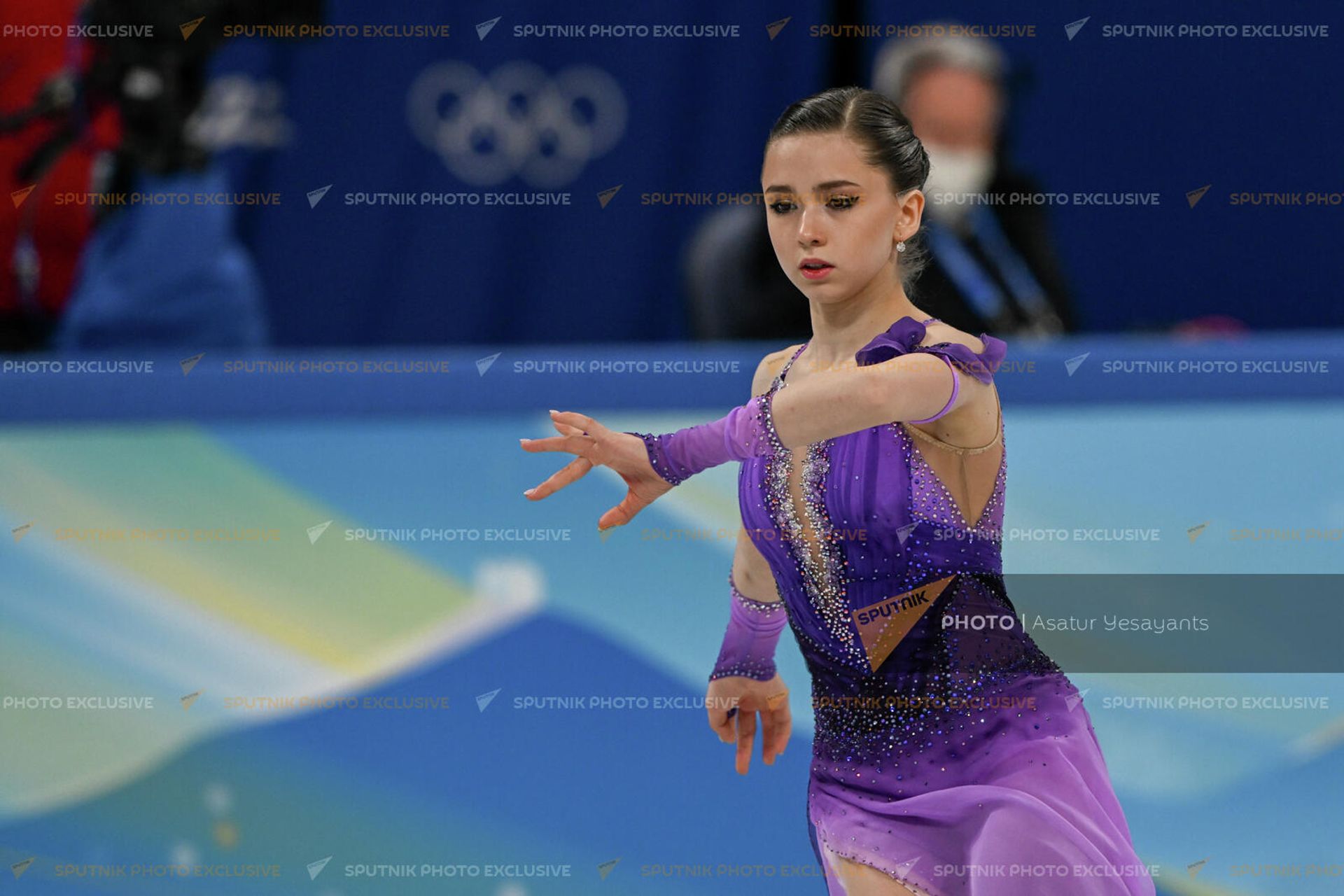 Камила Валиева (Россия) во время короткой программы женского одиночного катания по фигурному катанию на XXIV зимних Олимпийских играх (15 февраля 2022). Пекин - Sputnik Армения, 1920, 15.02.2022