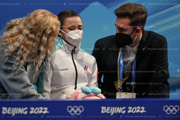 Камила Валиева в ожидании оценки после короткой программы. Несмотря ни на что, Камила пока первая. - Sputnik Армения