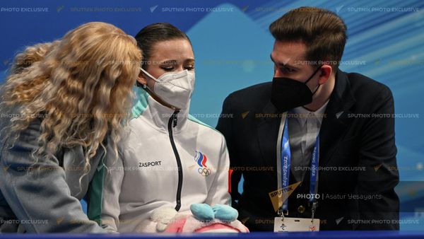 Камила Валиева (Россия) в ожидании оценки после короткой программы женского одиночного катания по фигурному катанию на XXIV зимних Олимпийских играх (15 февраля 2022). Пекин - Sputnik Армения