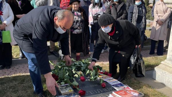 Мероприятие в пантеоне Ходживанк по случаю 153-летия Ованеса Туманяна (19 февраля 2022). Тбилиси - Sputnik Армения