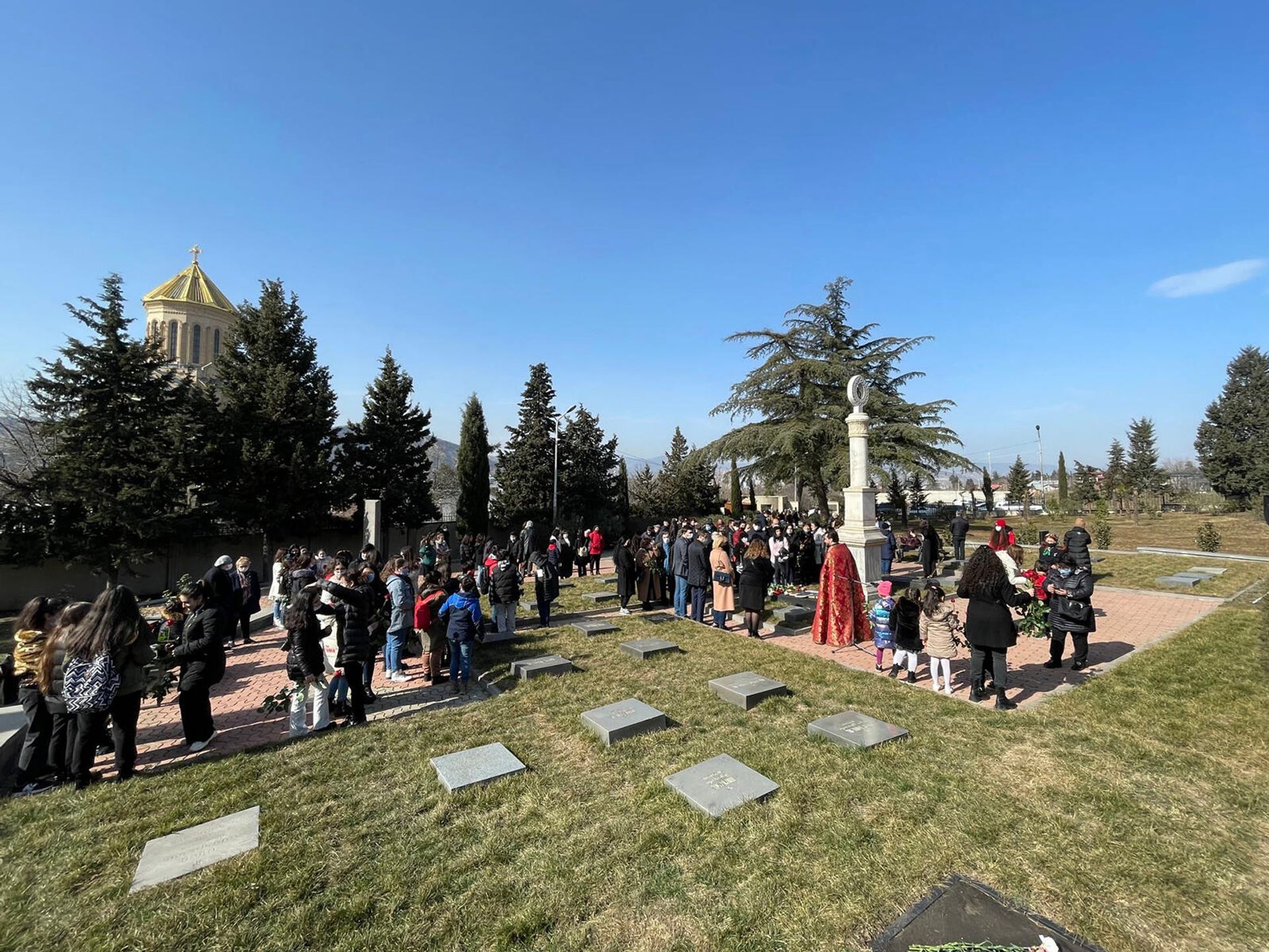 Мероприятие в пантеоне Ходживанк по случаю 153-летия Ованеса Туманяна (19 февраля 2022). Тбилиси - Sputnik Армения, 1920, 19.02.2022