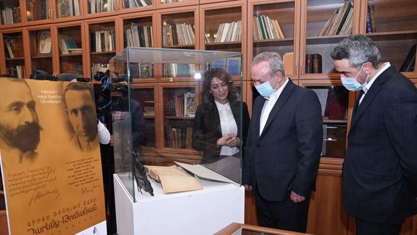  ՀՀ կրթության, գիտության, մշակույթի և սպորտի նախարար Վահրամ Դումանյանը այցելել է Հովհաննես Թումանյանի թանգարան - Sputnik Արմենիա