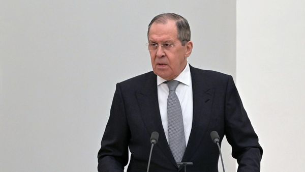 Министр иностранных дел РФ Сергей Лавров выступает на оперативном совещании президента РФ с постоянными членами Совета безопасности РФ (21 февраля 2022). Москвa - Sputnik Армения