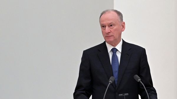 Секретарь Совета безопасности РФ Николай Патрушев выступает на оперативном совещании президента РФ с постоянными членами Совета безопасности РФ (21 февраля 2022). Москвa - Sputnik Армения