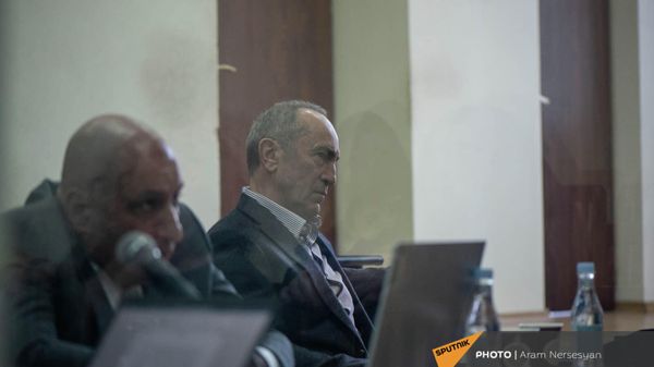 Роберт Кочарян на судебном заседании по делу в отношении себя и бывшего вице-премьера Армена Геворкяна (22 февраля 2022). Еревaн - Sputnik Армения