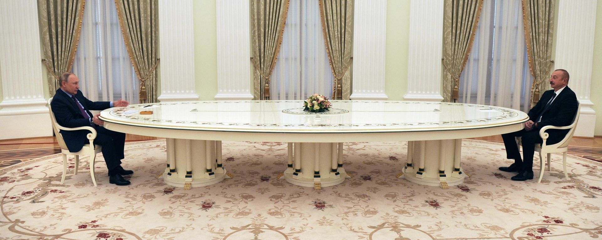 Президент РФ В. Путин провел переговоры с президентом Азербайджана И. Алиевым - Sputnik Армения, 1920, 22.02.2022