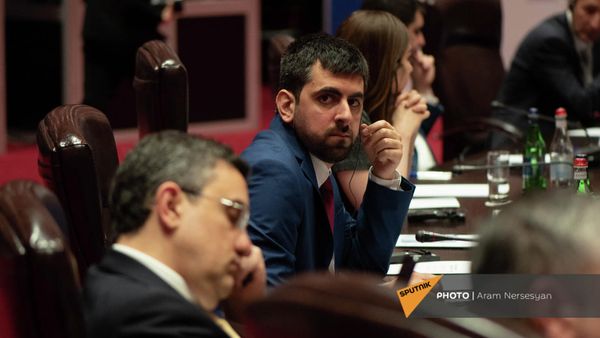 Армянские депутаты на заседании Евронест (22 февраля 2022). Еревaн - Sputnik Армения