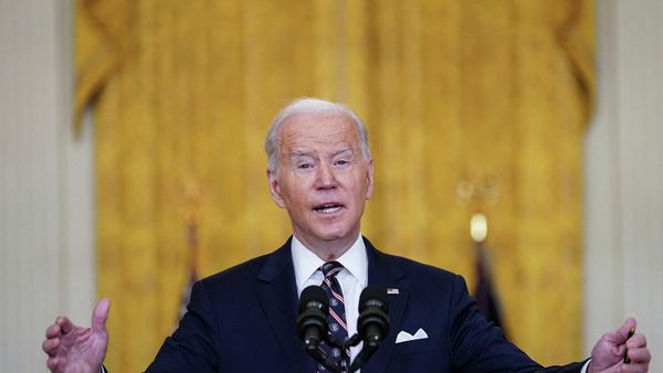 Президент США Джо Байден комментирует информацию о России и Украине во время выступления в Восточном зале Белого дома (22 февраля 2022). Вашингтон - Sputnik Армения