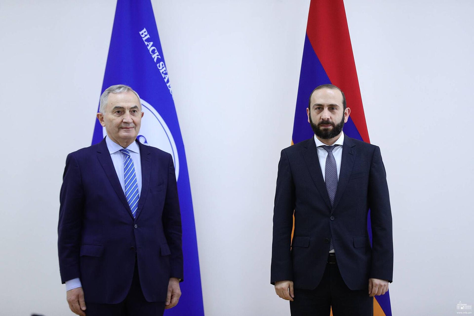ՀՀ ԱԳ նախարար Արարատ Միրզոյանն ընդունել է Սևծովյան տնտեսական համագործակցության կազմակերպության գլխավոր քարտուղար Լազար Կոմանեսկուին (23 փետրվարի, 2022). Երևան - Sputnik Արմենիա, 1920, 23.02.2022