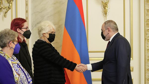 Премьер-министр Никол Пашинян принял сопредседателя Комитета парламентского партнерства Армения-ЕС Марину Калюранд и члена комитета Маркету Грегорову (23 февраля 2022). Еревaн - Sputnik Армения