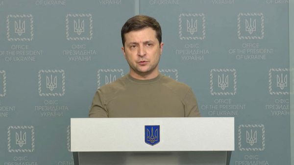 Президент Украины Владимир Зеленский выступает на брифинге (24 февраля 2022). Киев - Sputnik Армения