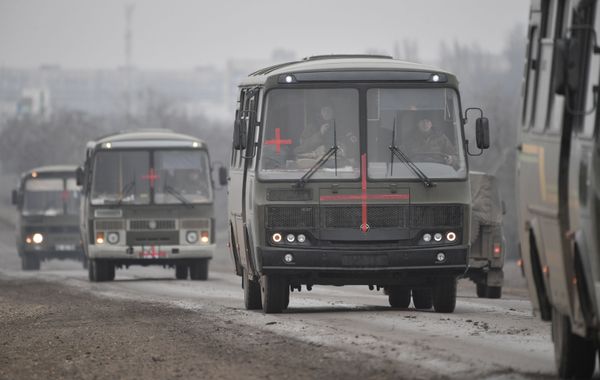 Санитарные автобусы ВС РФ в Армянске - Sputnik Армения