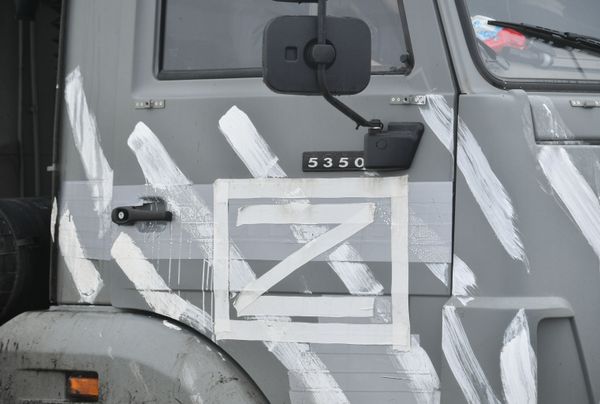 Российская военная техника движется по дороге у границы с Украиной в Белгородской области, Россия - Sputnik Армения