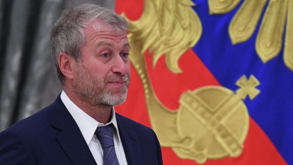 Предприниматель Роман Абрамович перед началом встречи президента РФ Владимира Путина с представителями российских деловых кругов и объединений (21 сентября 2017). Москвa - Sputnik Армения