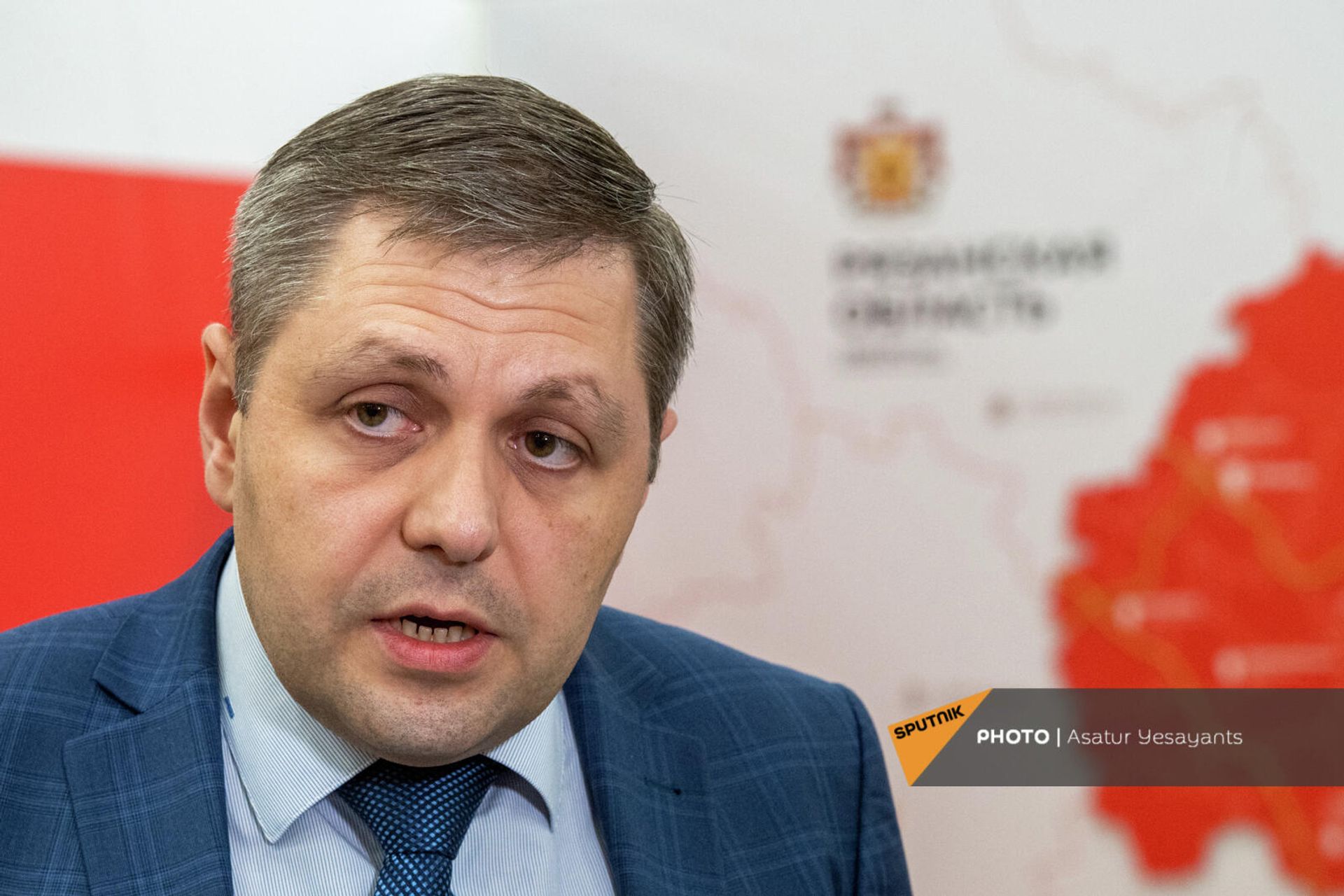 И.о. замдиректора Торгово-промышленной палаты Армении Карен Иванов на открытии шоу-рума товаров и услуг от рязанских производителей (28 февраля 2022)․ Ереван И.о. замдиректора Торгово-промышленной палаты Армении Карен Иванов на открытии шоу-рума товаров и услуг от рязанских производителей (28 февраля 2022)․ Ереван - Sputnik Արմենիա, 1920, 28.02.2022