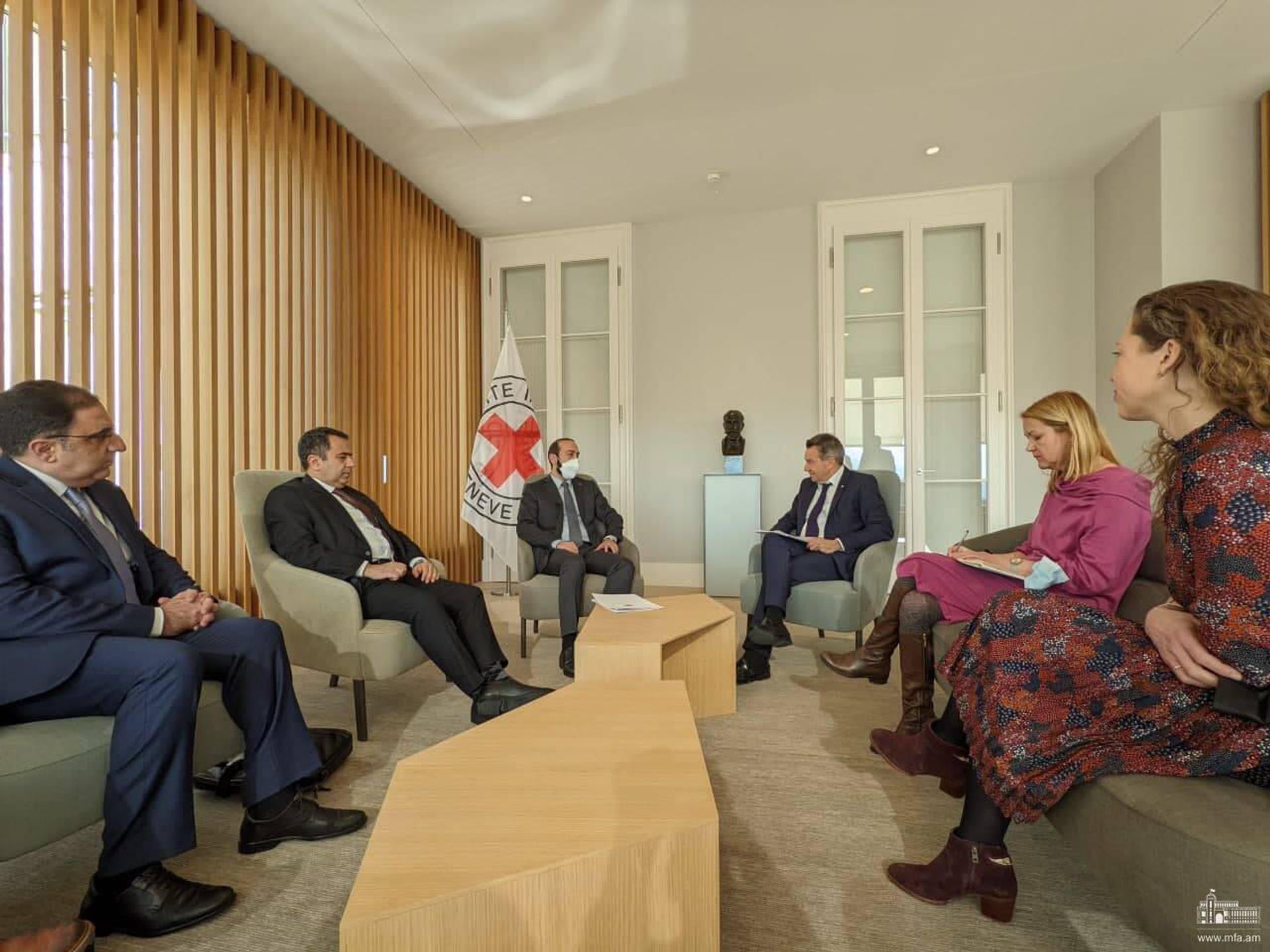 ՀՀ ԱԳ նախարար Արարատ Միրզոյանը հանդիպում է ունեցել Կարմիր խաչի միջազգային կոմիտեի նախագահ Պիտեր Մաուրերի հետ (1 մարտի, 2022). Ժնև - Sputnik Արմենիա, 1920, 01.03.2022
