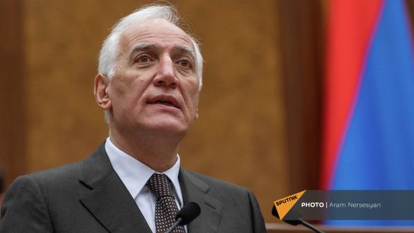 Кандидат в президенты Армении, министр высокотехнологичной промышленности Ваагн Хачатурян на очередном заседании Национального Собрания Армении (2 марта 2022). Еревaн - Sputnik Армения