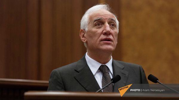 Кандидат в президенты Армении, министр высокотехнологичной промышленности Ваагн Хачатурян на очередном заседании Национального Собрания Армении (2 марта 2022). Еревaн - Sputnik Армения