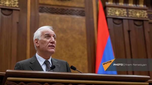 Кандидат в президенты Армении, министр высокотехнологичной промышленности Ваагн Хачатурян на очередном заседании Национального Собрания Армении (2 марта 2022). Еревaн - Sputnik Армения