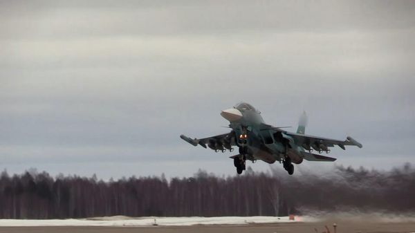 Су-34 нанесли удары по украинским объектам военной инфраструктуры - Sputnik Армения