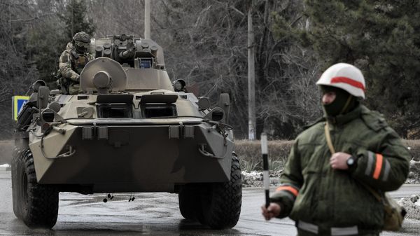 Российские военнослужащие на границе Крыма с Украиной. - Sputnik Армения