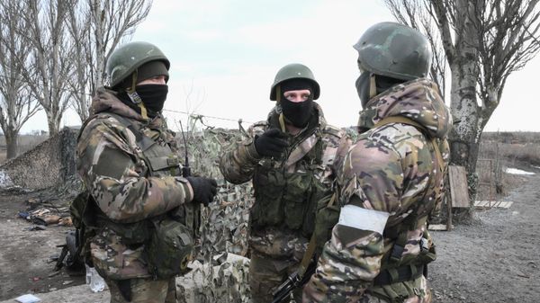 Военнослужащие ДНР под Мариуполем. - Sputnik Армения