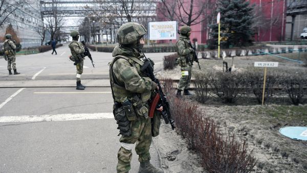 Военнослужащие РФ на территории Запорожской атомной электростанци  - Sputnik Армения