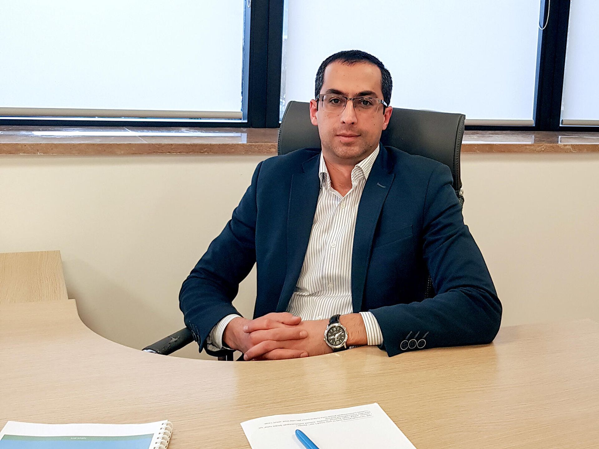 ԿԲ Ֆինանսական համակարգի կարգավորման վարչության Արժեթղթերի շուկայի կարգավորման բաժնի պետ Վիգեն Շահնազարյան - Sputnik Արմենիա, 1920, 10.03.2022