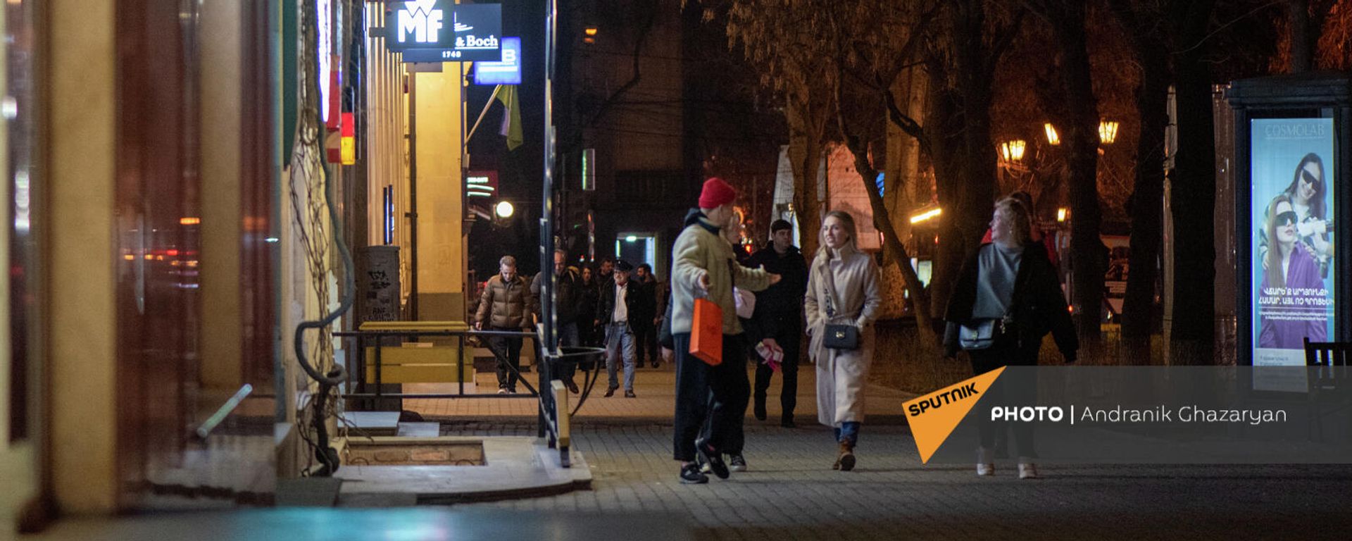Туристы из России на улице Абовяна - Sputnik Армения, 1920, 08.04.2022