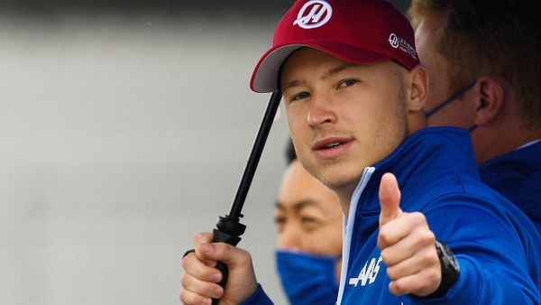 Пилот команды Uralkali Haas F1 Team Никита Мазепин обходит трассу перед началом этапа чемпионата мира по кольцевым автогонкам в классе Формула-1 - Гран-при России (23 сентября 2021). Сочи - Sputnik Армения