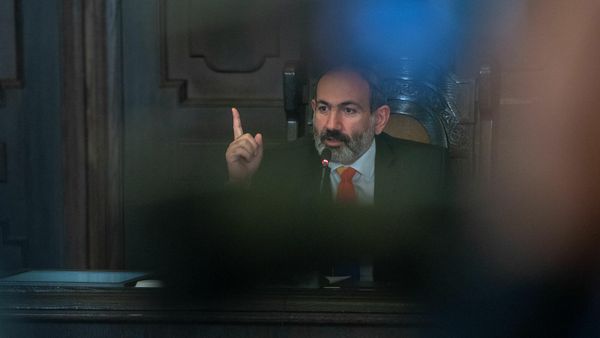Իշխանության թևերի միջև չկա տարանջատում, ժողովրդավարության մասին խոսելն անհեթեթություն է - Sputnik Արմենիա