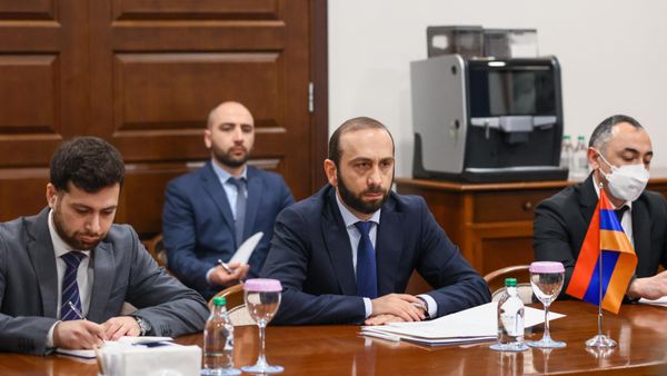 Министр иностранных дел Армении Арарат Мирзоян во время встречи с российским коллегой Сергеем Лавровым на полях дипломатического форума в Анталье (10 марта 2022). Турция - Sputnik Армения