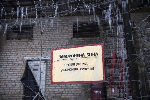 Табличка на стене с надписью "Проезд воспрещен" - Sputnik Армения