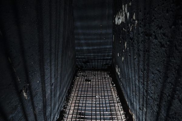 Людей держали в камерах с решетками, предназначенных для копчения колбасы. - Sputnik Армения
