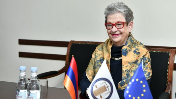 Защитник прав человека Кристине Григорян приняла руководителя делегации ЕС в Армении, посла ЕС Андреа Викторин (11 марта 2022). Еревaн - Sputnik Армения