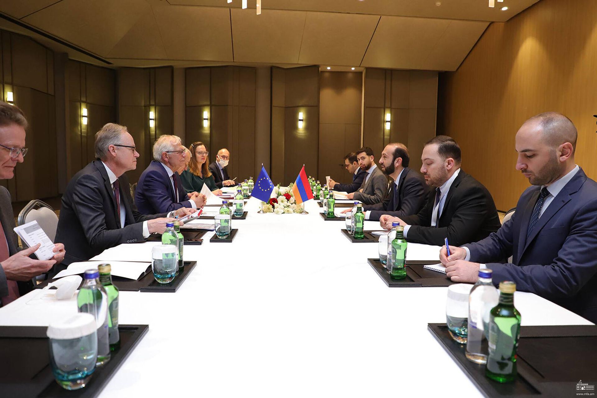 ՀՀ ԱԳ նախարար Արարատ Միրզոյանը հանդիպել է ԵՄ Արտաքին գործերի և անվտանգության քաղաքականության հարցերով Բարձր ներկայացուցիչ Ժոզեպ Բորելի հետ (12 մարտի, 2022). Անթալիա ՀՀ ԱԳ նախարար Արարատ Միրզոյանը հանդիպել է ԵՄ Արտաքին գործերի և անվտանգության քաղաքականության հարցերով Բարձր ներկայացուցիչ Ժոզեպ Բորելի հետ (12 մարտի, 2022). Անթալիա - Sputnik Արմենիա, 1920, 12.03.2022