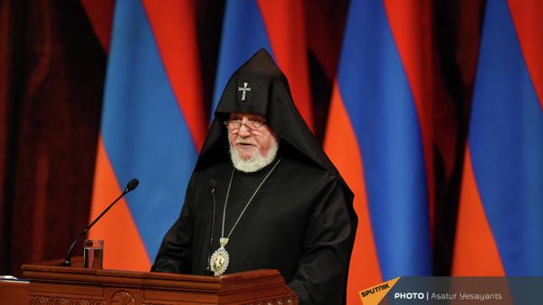 Католикос Гарегин II произносит речь во время официальной церемонии инаугурации пятого президента Армении Ваагна Хачатуряна (13 марта 2022). Еревaн - Sputnik Армения