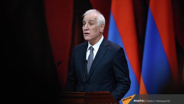 Ваагн Хачатурян во время официальной церемонии инаугурации (13 марта 2022). Еревaн - Sputnik Армения