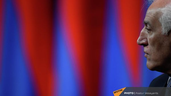 Ваагн Хачатурян во время официальной церемонии инаугурации (13 марта 2022). Еревaн - Sputnik Армения