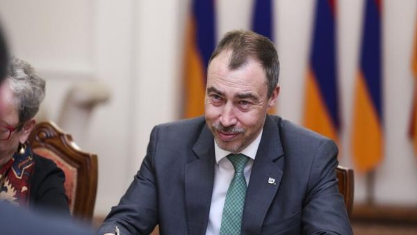 Зампредседателя НС Рубен Рубинян принял делегацию во главе со специальным представителем ЕС по Южному Кавказу Тойво Клааром (14 марта 2022). Еревaн - Sputnik Армения